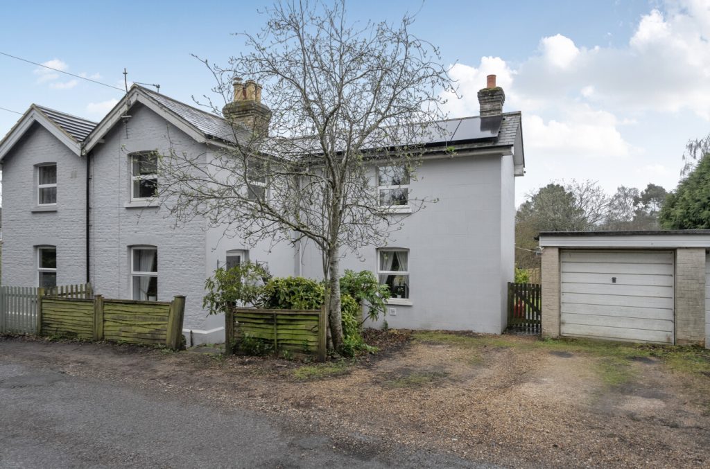 Property for sale in Midhurst - House