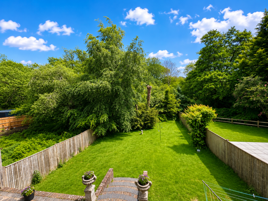 four bedroom modern detached home situated on the outskirts of midhurst